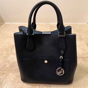 Michael kors bucket bag with removable shoulder strap
